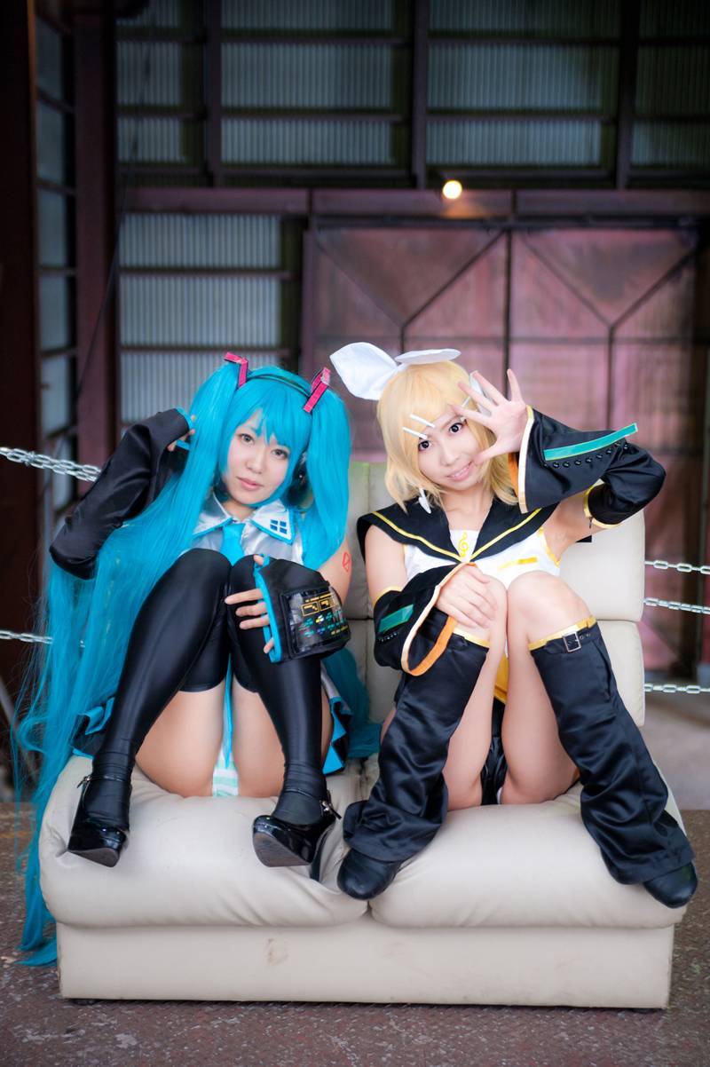 [Cosplay]   cos制服双姐妹